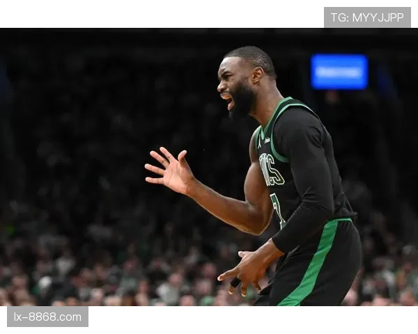 杰伦·布朗关键时刻投篮效率提升显著拉开得分差距