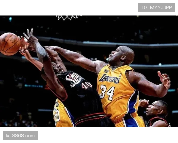 帕特里克·尤因内线防守强硬顶替奥尼尔拉开球队篮下空间